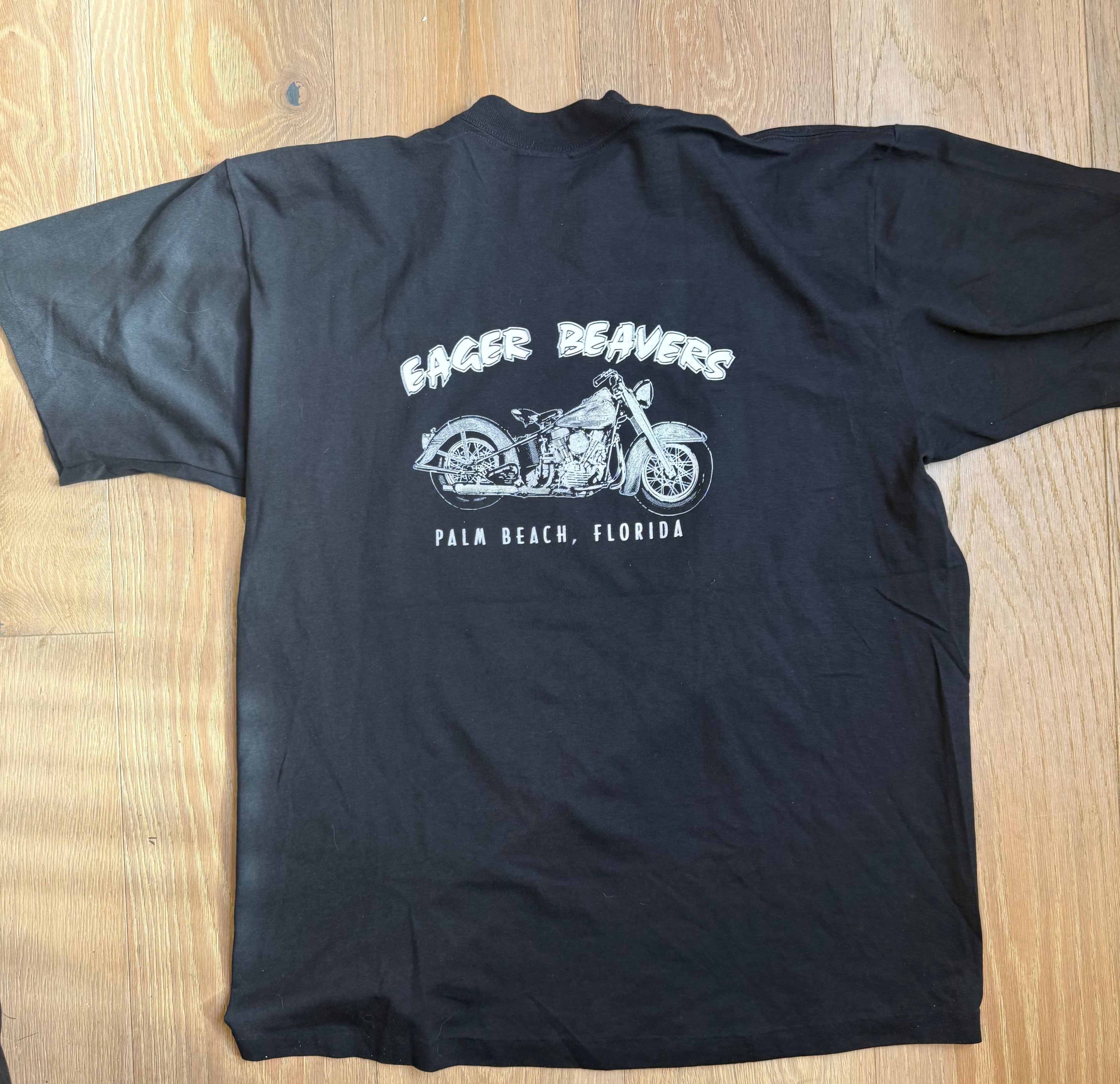 Vintage 3-D emblem T